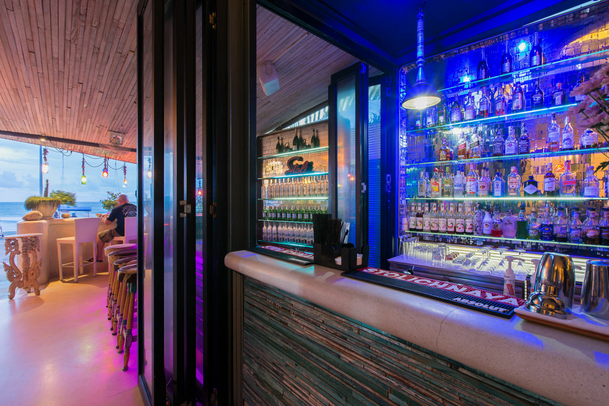 Barefoot Hotel Kalim Beach Front Patong Экстерьер фото